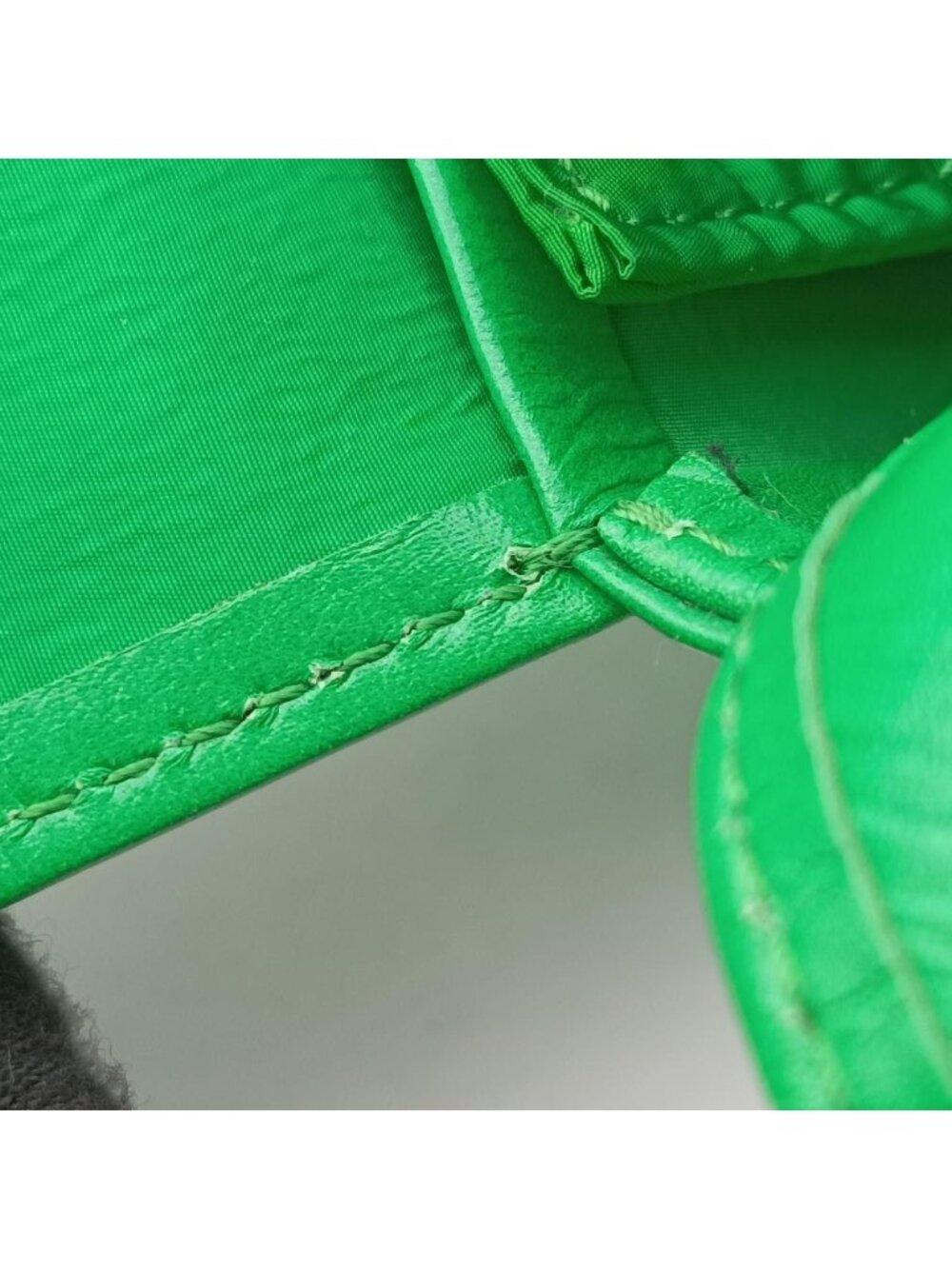 Bottega Veneta Candy Cassette Green Lambskin Shoulder Bag - Picture 13 of 16